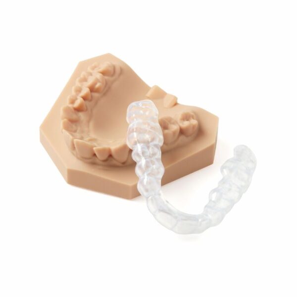 Dental LT Clear Resin V2, le matériau biocompatible 3D pour Form 4B le plus durable de Formlabs pour l'impression de plaques occlusales et de gouttières.