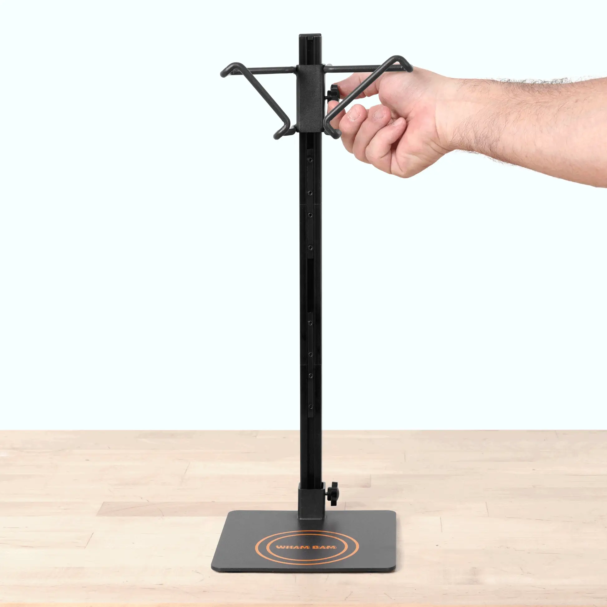 Libérez vos mains et gagnez du temps : ULTIM8™ DRIP de WHAM BAM vous permet de vider votre cuve à résine en toute simplicité.